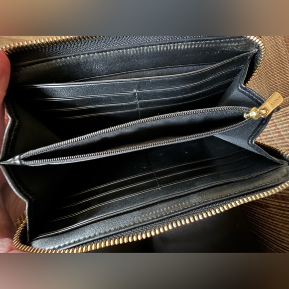 𝐂𝐎𝐀𝐂𝐇 𝐀𝐜𝐜𝐨𝐫𝐝𝐢𝐚𝐧 𝐙𝐢𝐩 𝐖𝐚𝐥𝐥𝐞𝐭 - Picture 4 of 5